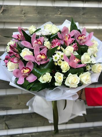 Букет цветов из: Розы и Хризантемы в Молодежный Тульская область