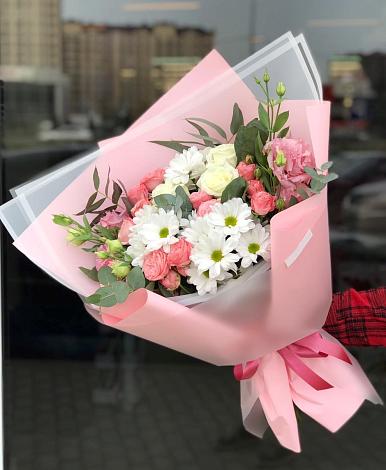 Букет цветов из: Розы, Лизиантусы и Хризантемы в Молодежный Тульская область